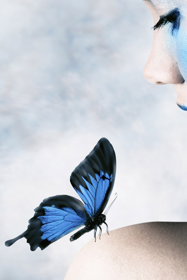 Бабочка на плече