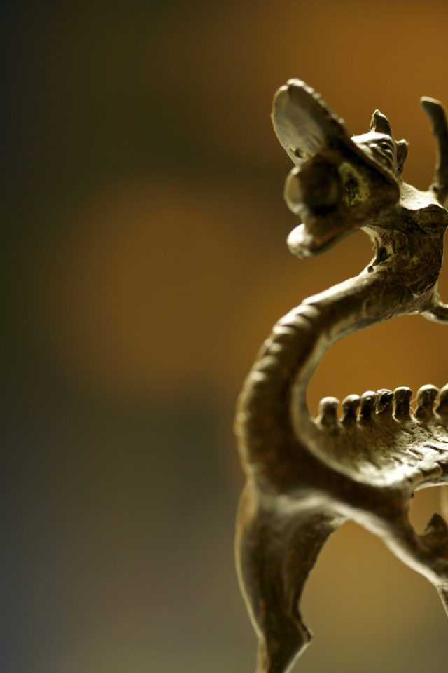 Фигурка дракона