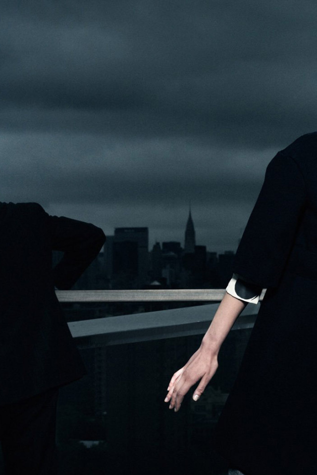 За нами следят