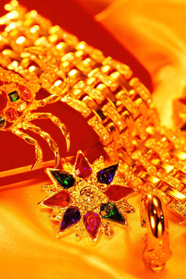 Золотое украшение