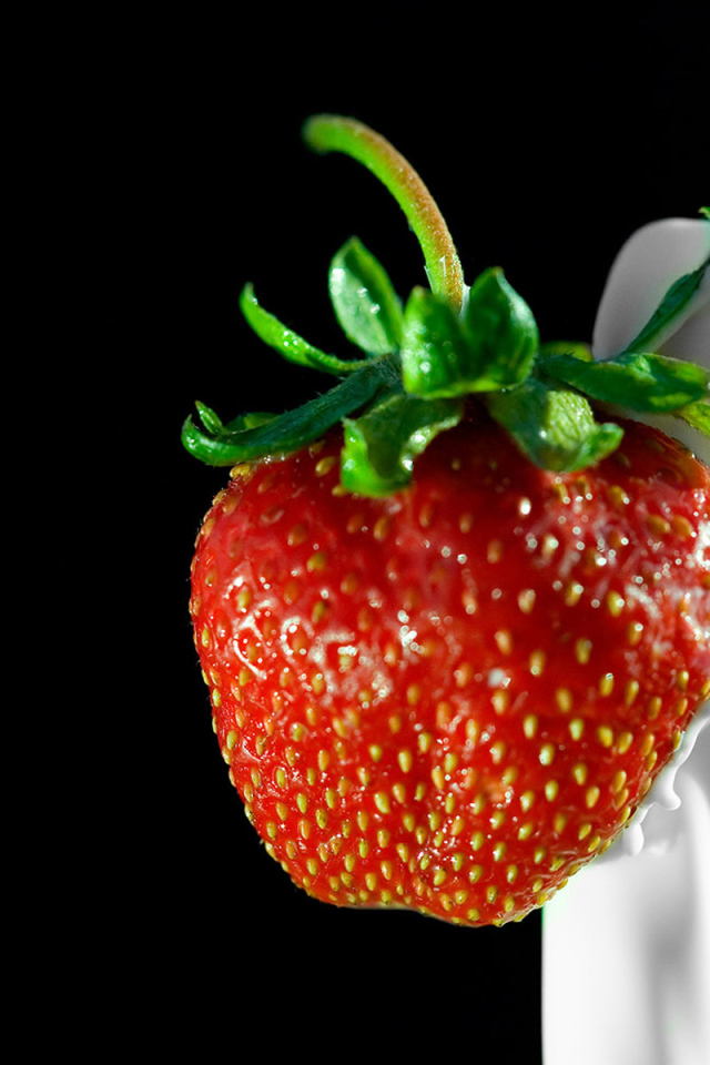 Клубника с молоком