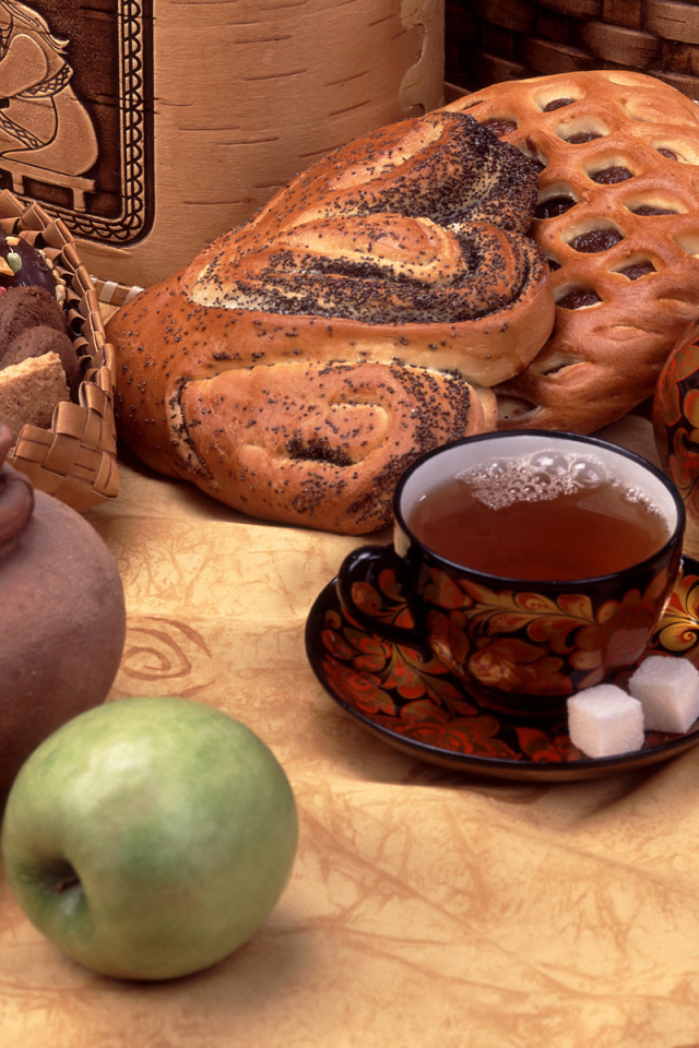 Чай с выпечкой