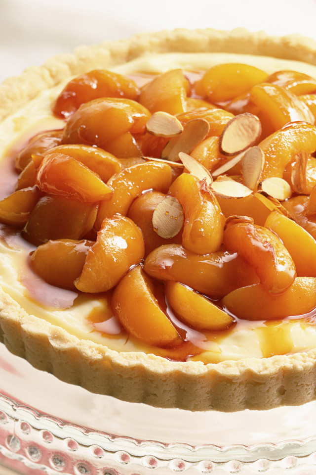 Сладкий пирог с персиками