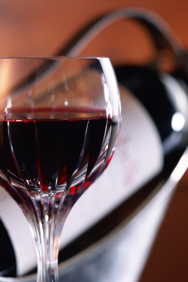 Бокал красного вина