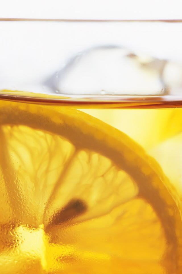 Холодный чай с лимоном