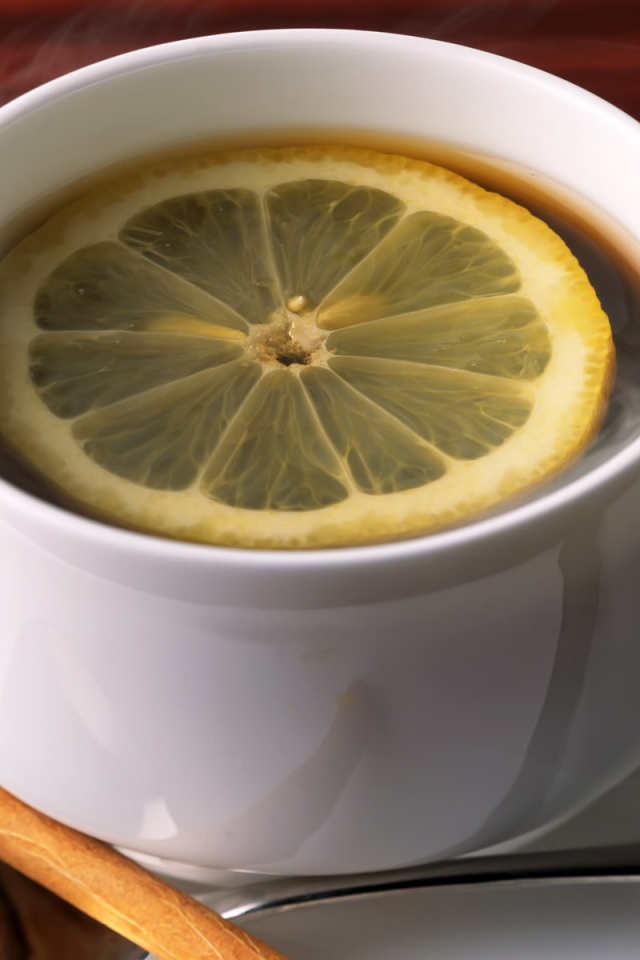 Кружка чая с лимоном