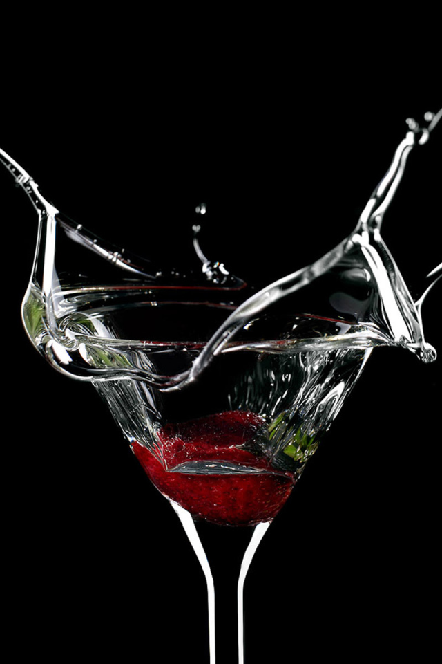 Клубничка в бокале