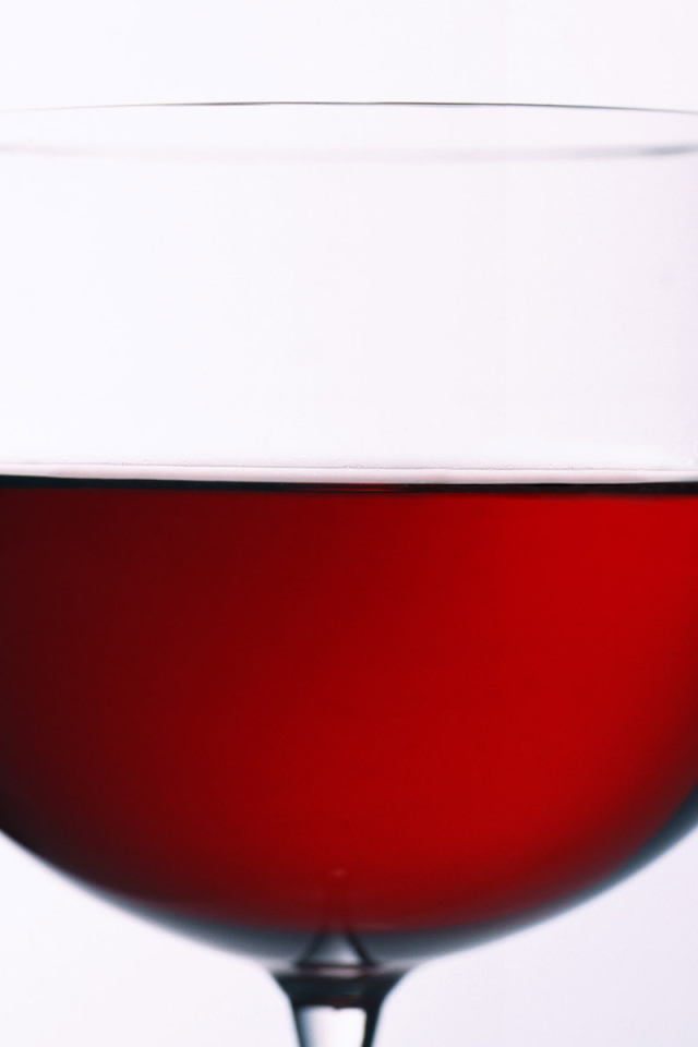 Широкий бокал вина