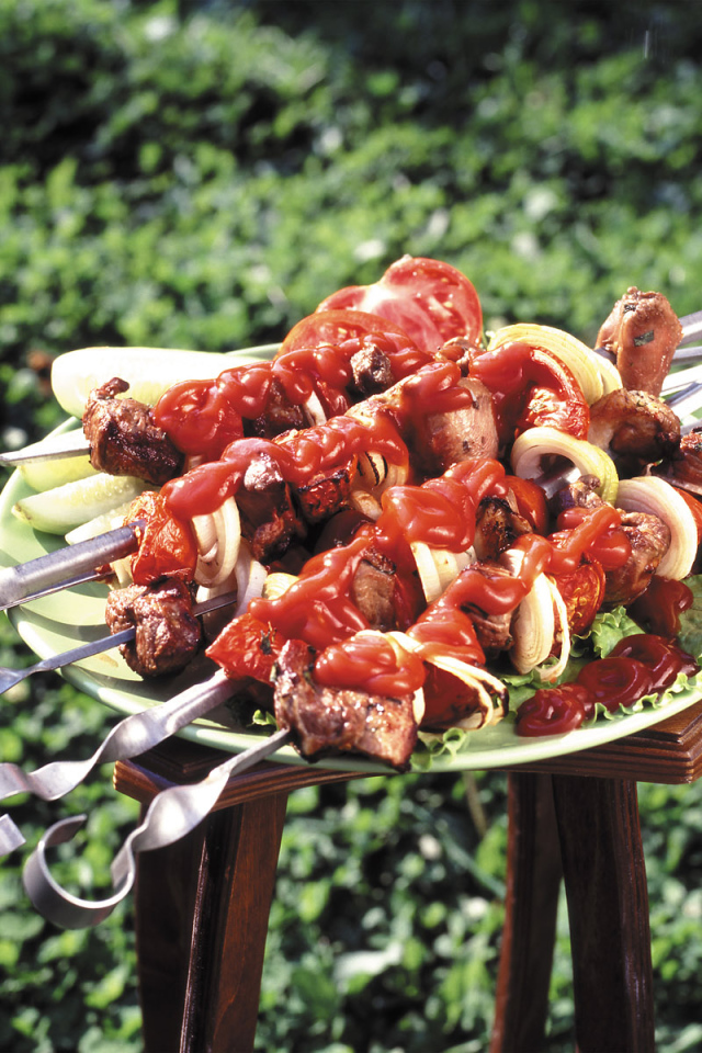 Блюдо с шашлыком барбекю