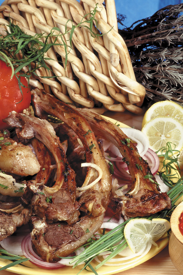 Жаренные ребра с томатом