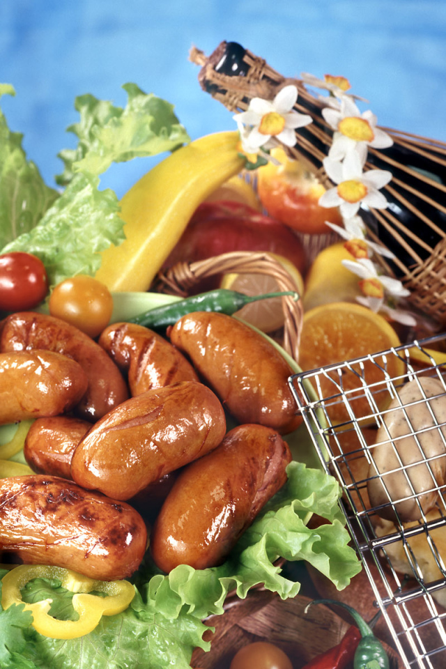 Сосиски и вино