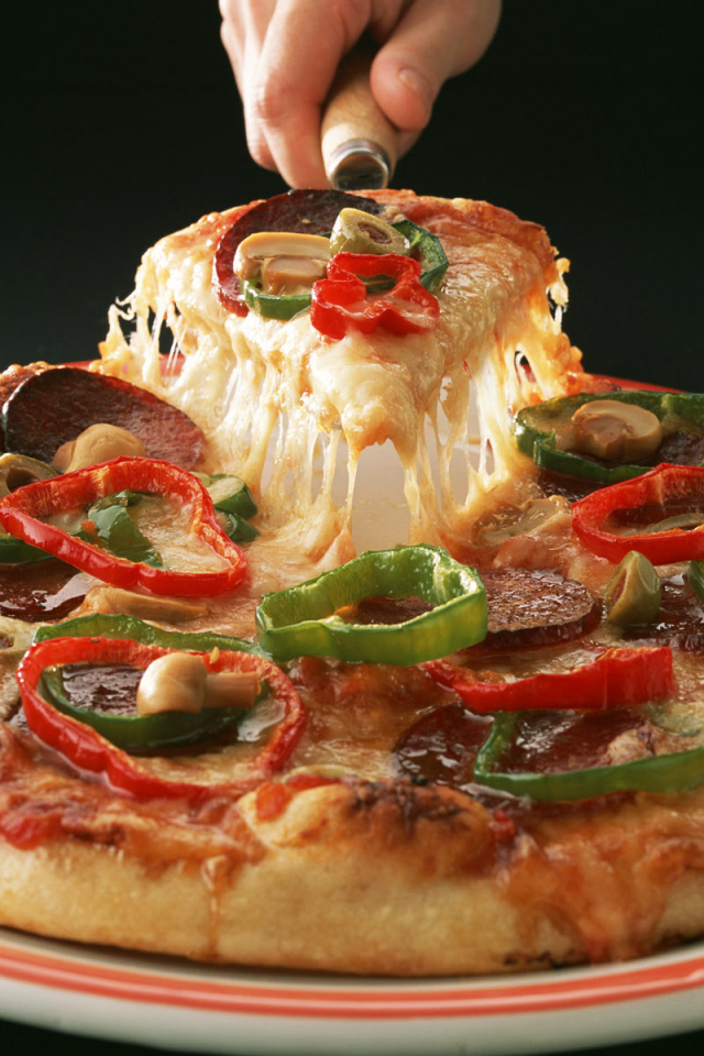 Вкусная горячая пицца