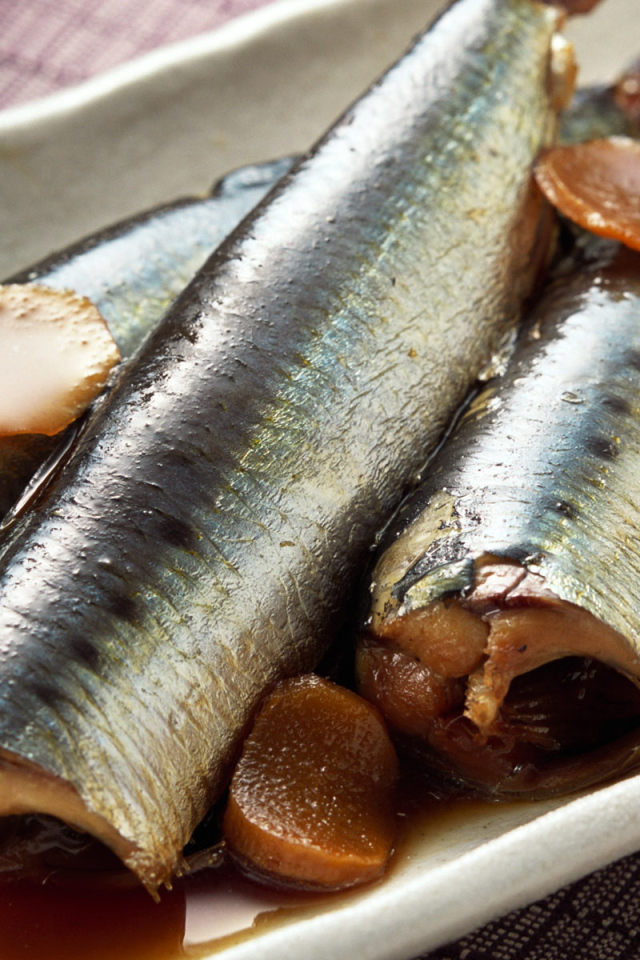 Рыба с кусочками яблока