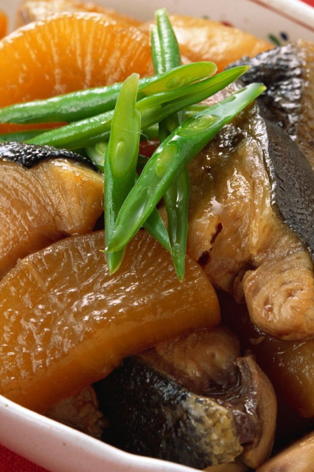 Рыбка с картошкой и фасолью