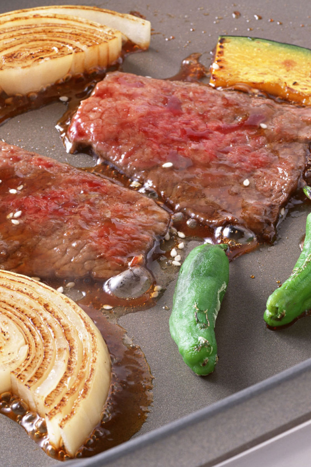 Куски рыбьего мяса на плите