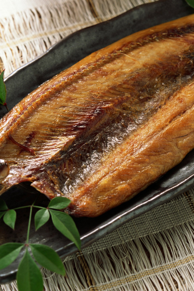 Копченая рыбка на блюде