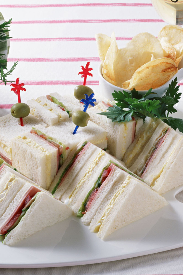 Сладкий пирог с начинкой из кусочков рыбы