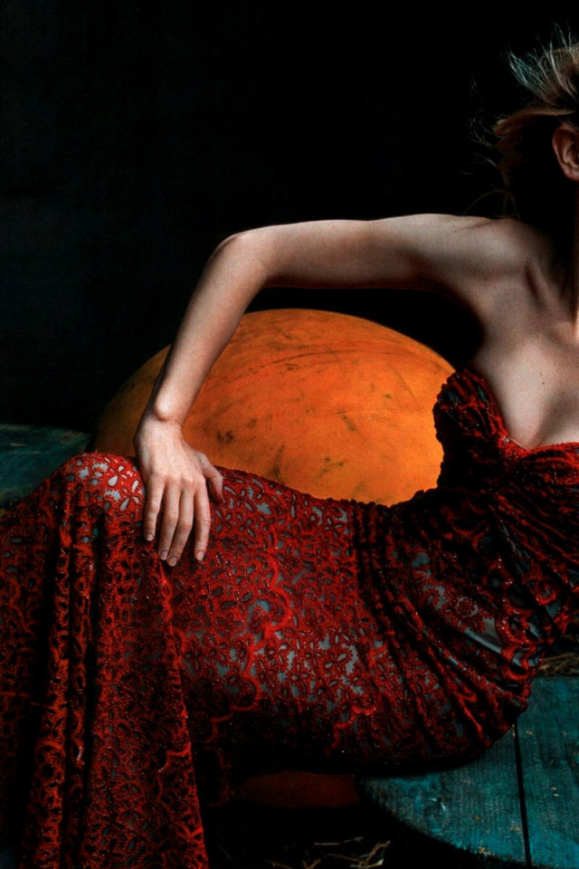 Красное платье