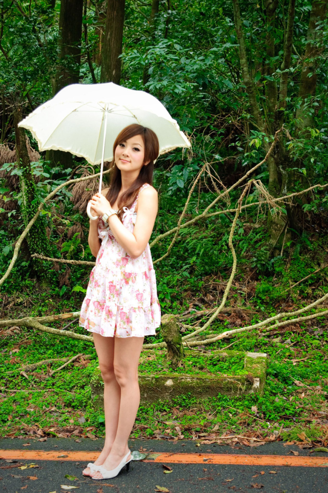 Девушка в лесу