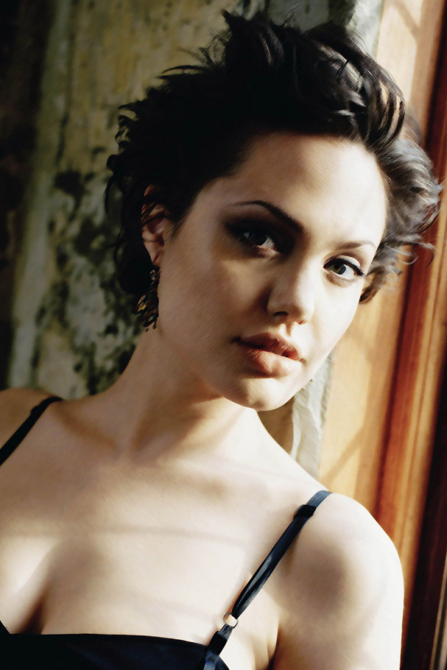 Анджелина Джоли / Angelina Jolie короткая стрижка