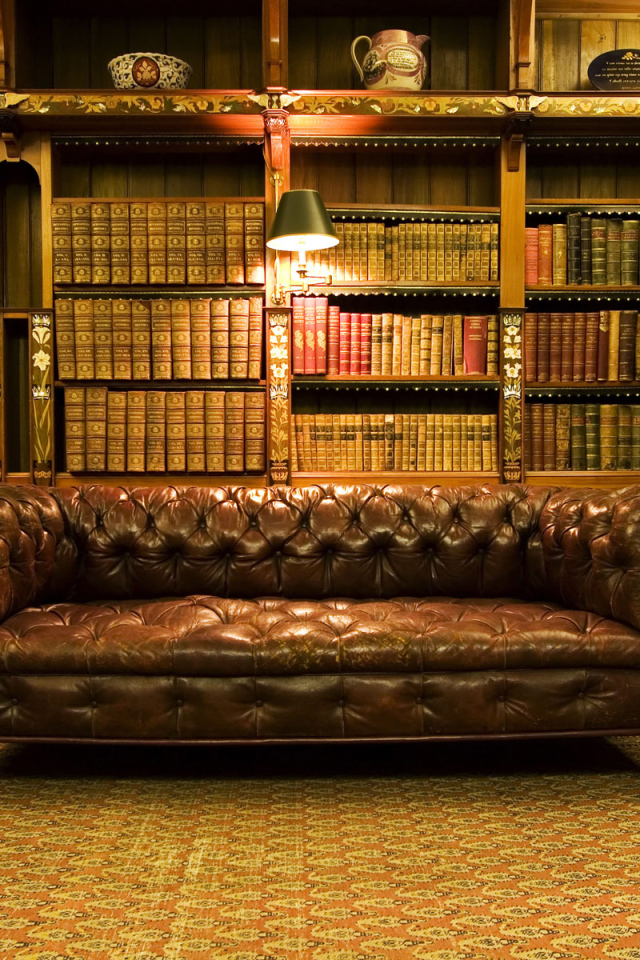 Старинная библиотека