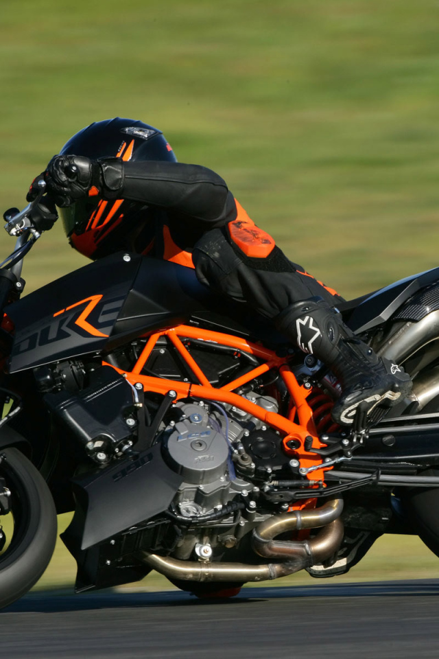 На огромной скорости