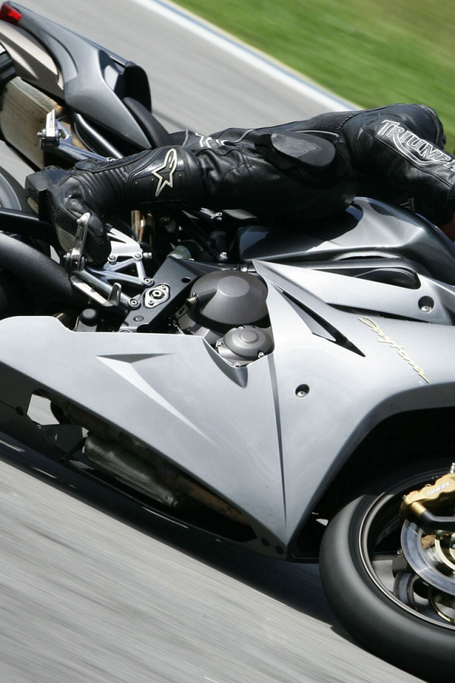 Серый байк на сверхзвуке