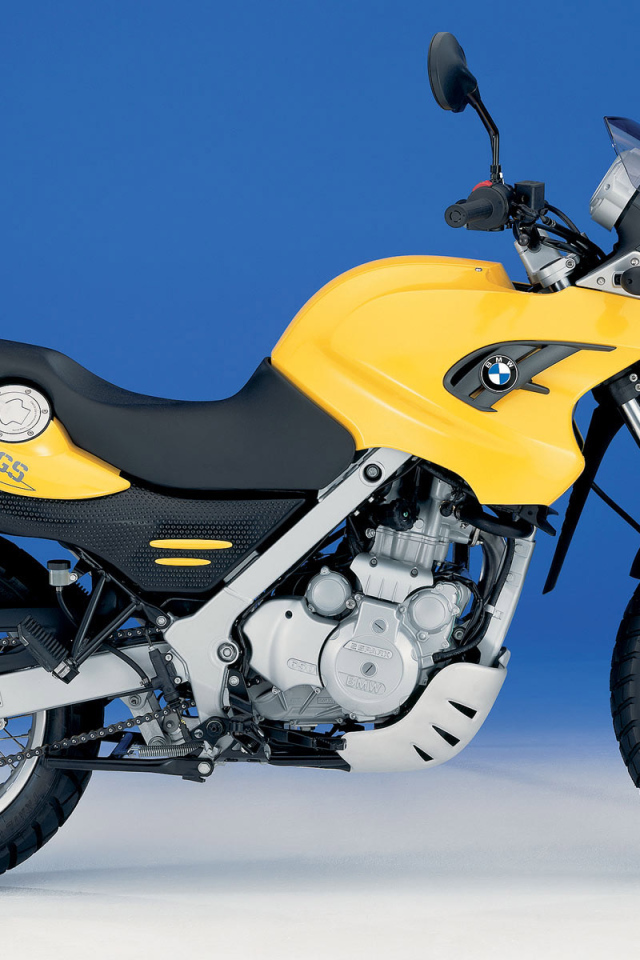 Мотоцикл BMW желтый
