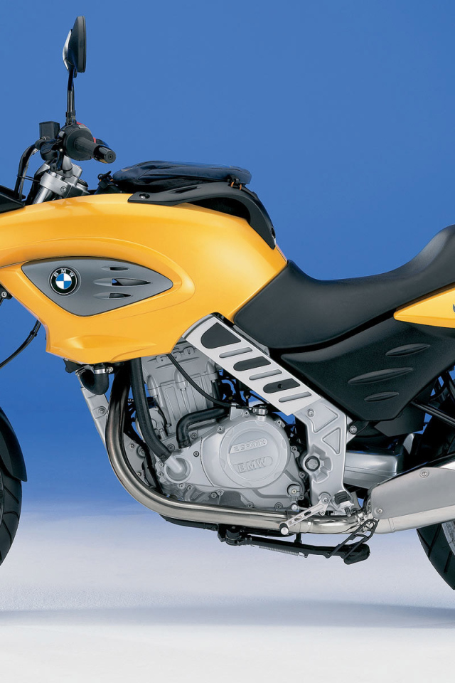 Мотоцикл BMW F650 CS вид сбоку