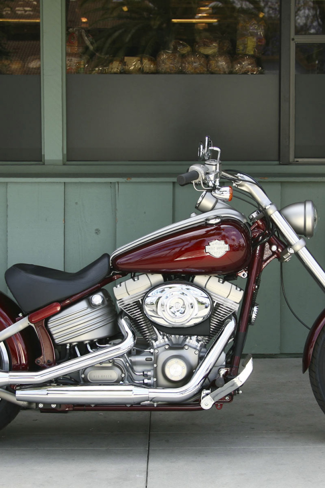 Мотоцикл Harley Davidson вид сбоку