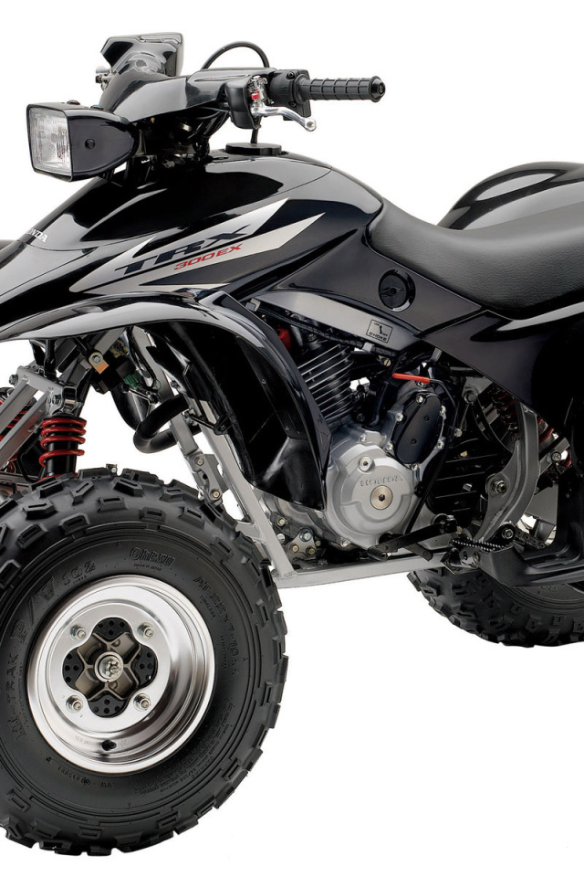 Черный Байк Honda квадроцикл