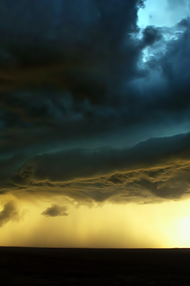 Грозовые тучи на закате