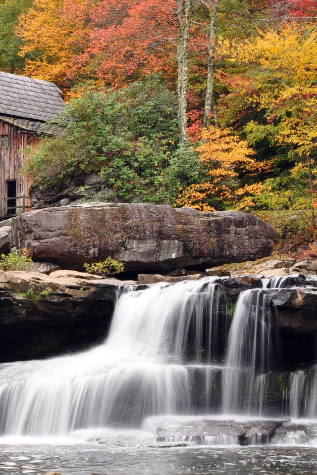 Домик у реки