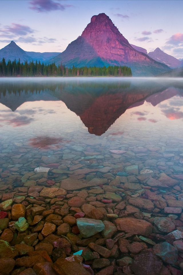 Кристально чистое горное озеро