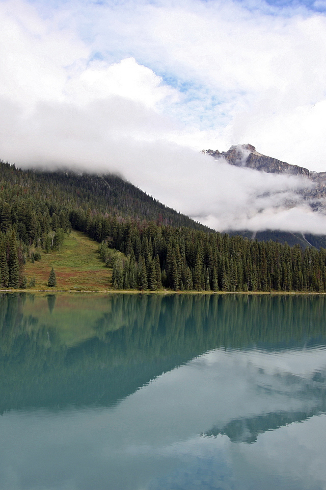 Кристально чистое озеро