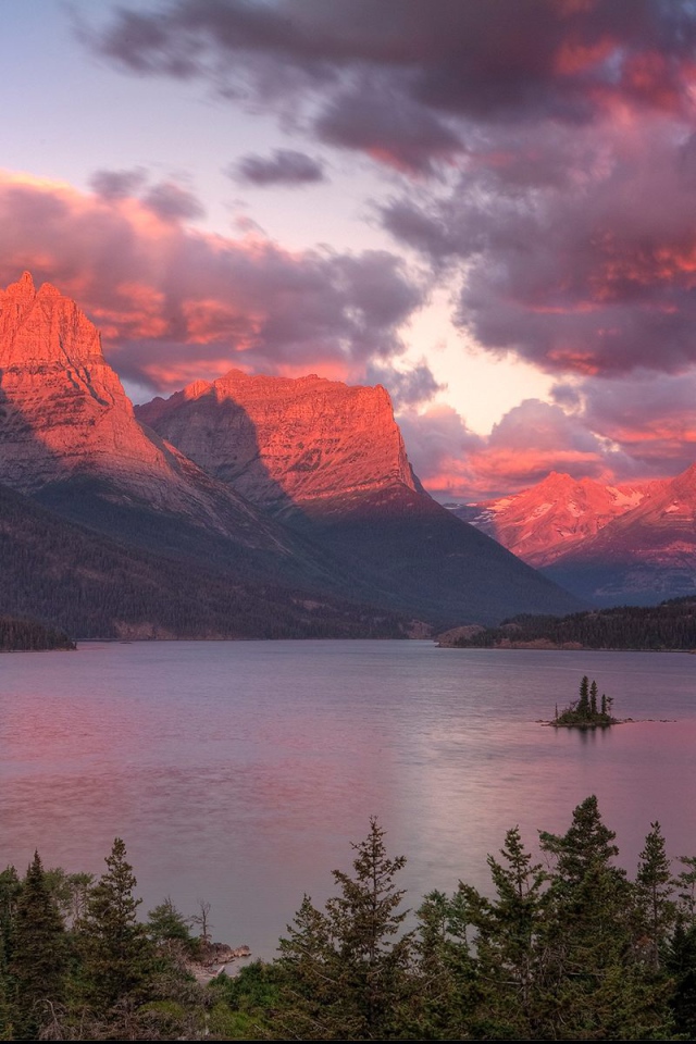 Долина с озером