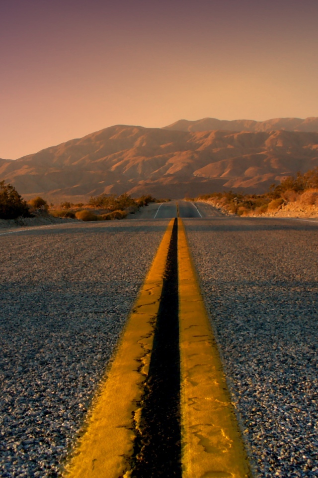 Дорога в направлении гор