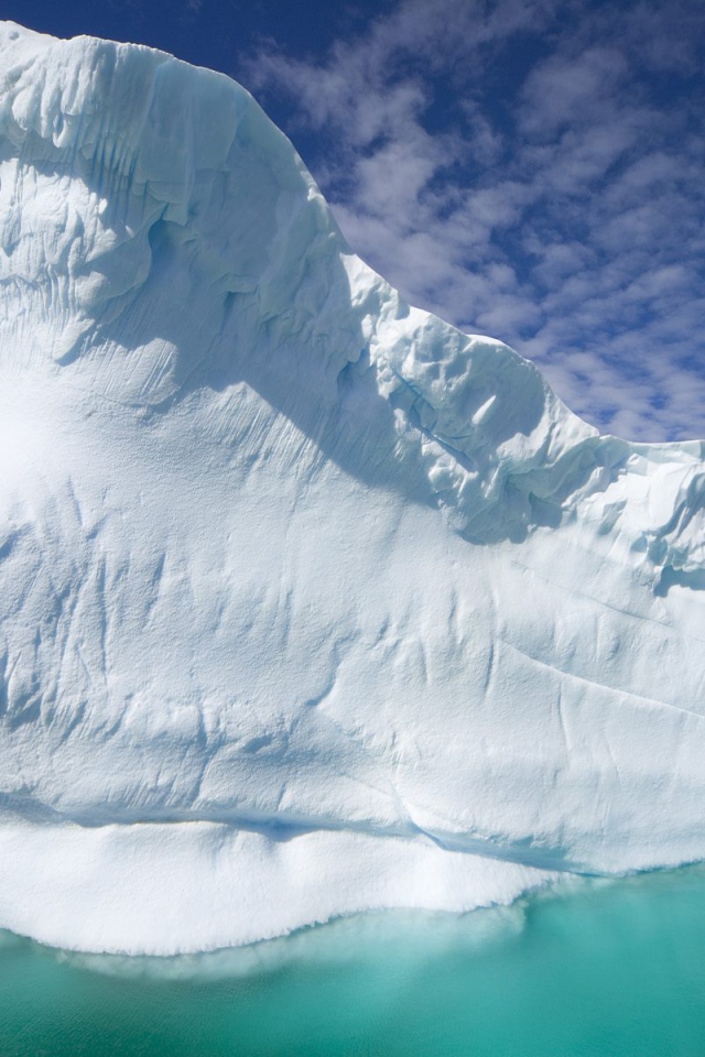 Огромный айсберг