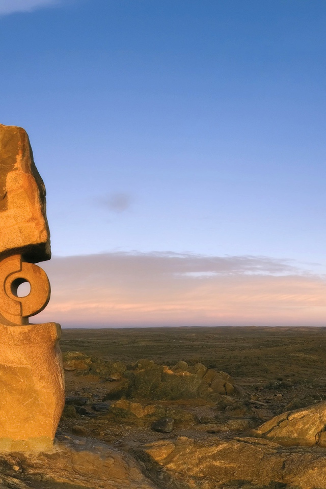 Древний монумент