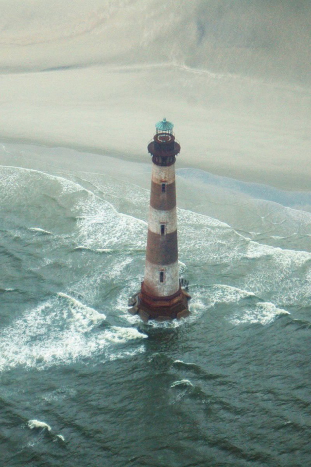 Красивый маяк