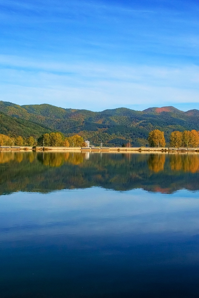 Спокойное озеро