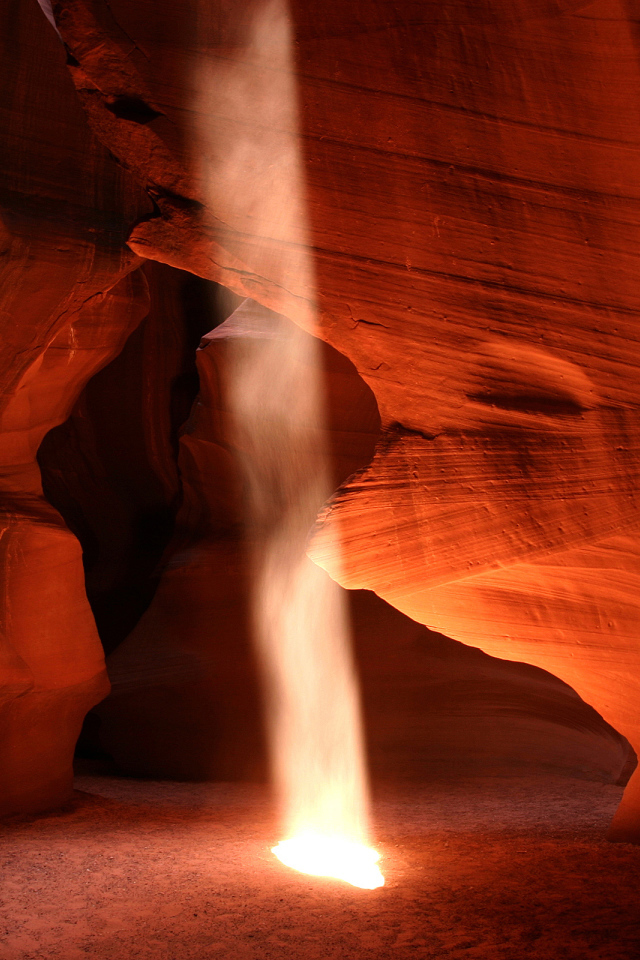 Луч света в пещере