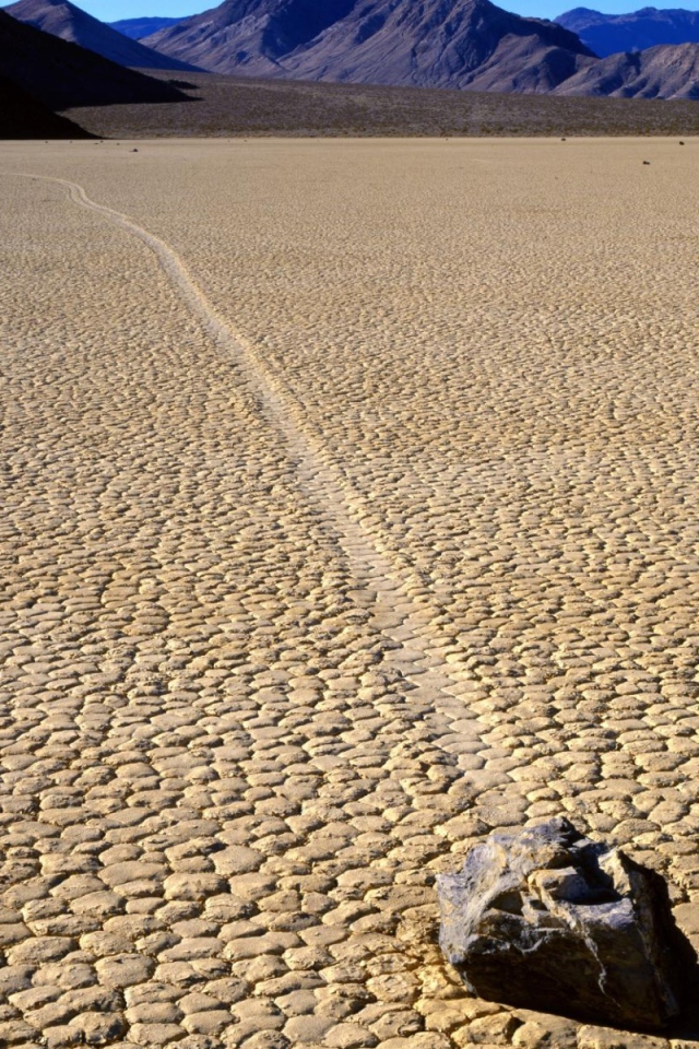 Феномен ползущих камней