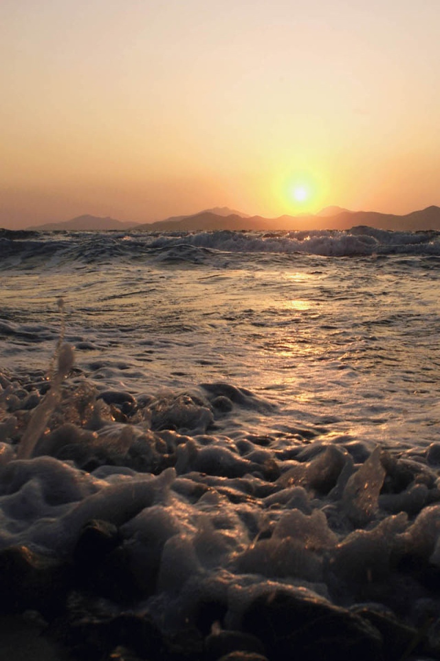 Пенистые волны