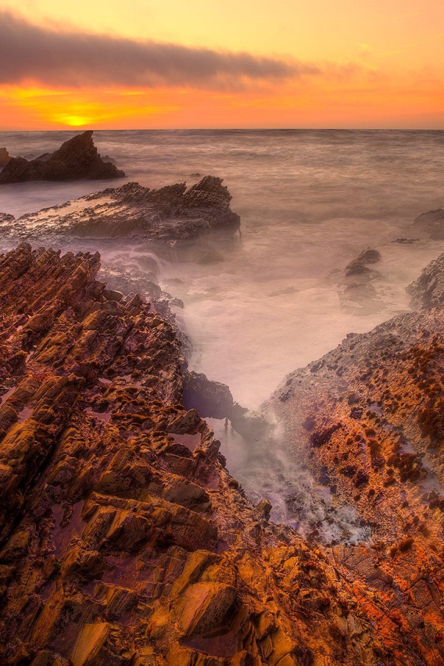 Скалистый берег