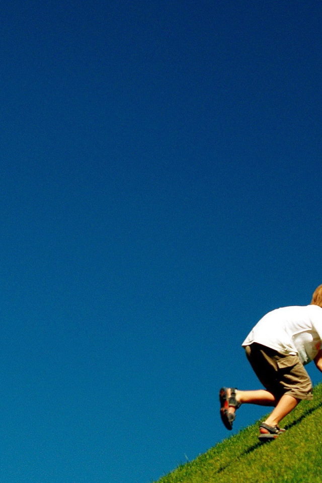 Дети на траве