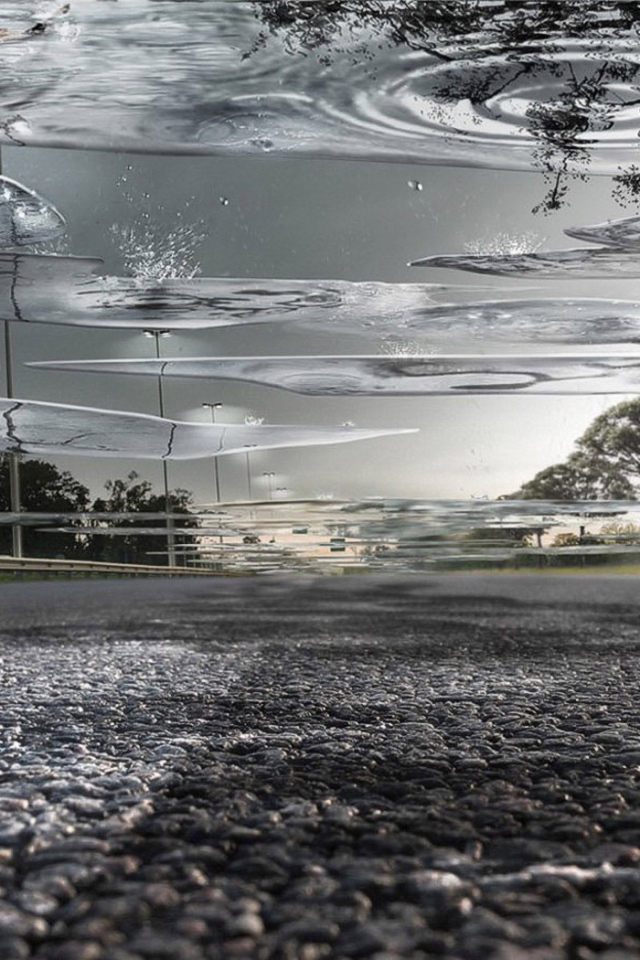 Дождь и отражение в лужах