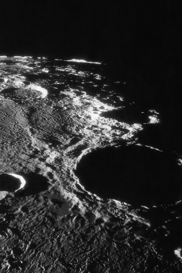 Лунная поверхность