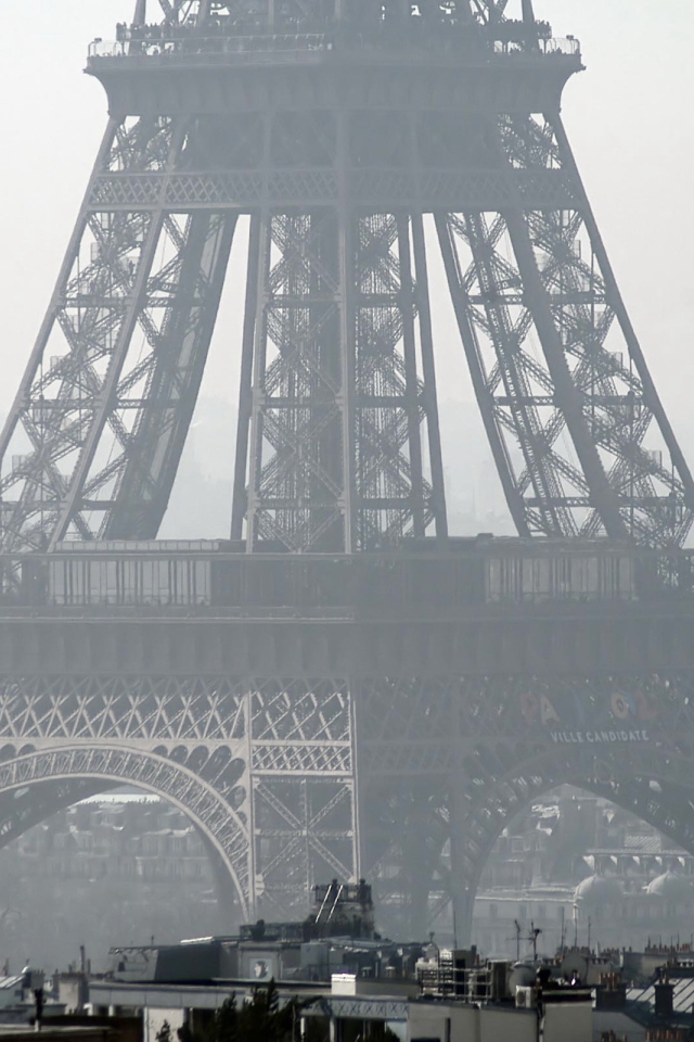 Вид на Эйфелеву башню