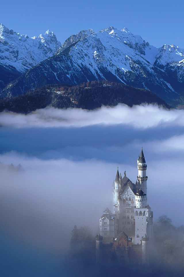 Замок в Альпах